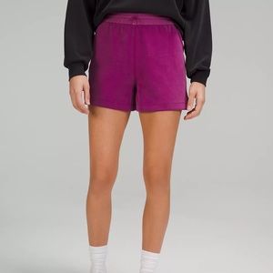 Lululemon Softstreme Highrise Shorts 4”